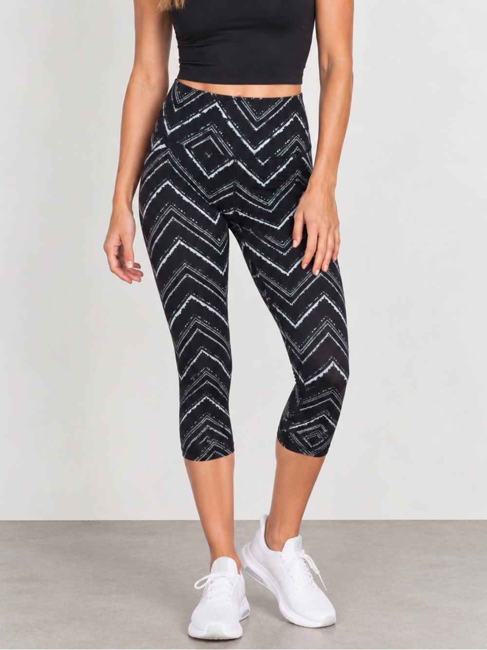 Athleta Capri Leggings Black and White Tie-Dye Cropped Athletic Workout Small